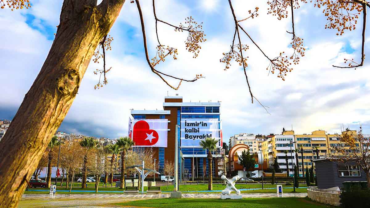 Eğitim alanındaki yatırımları ve başarılarıyla fark yaratan Bayraklı Belediyesi okul