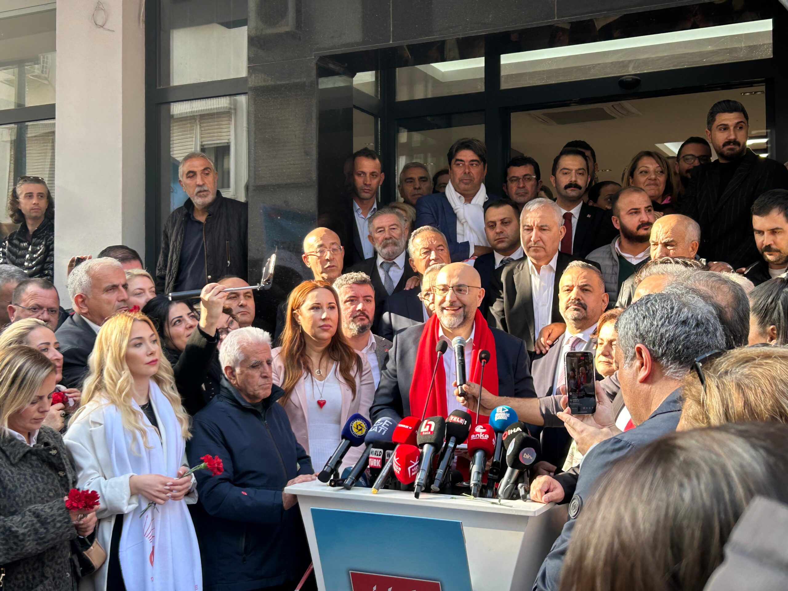 DEMOKRAT GÜNDEM-İzmir Büyükşehir Belediyesi eski Genel Sekreteri Buğra Gökçe İzmir’den