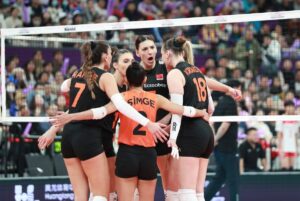 Türkiye’yi FIVB Dünya Kulüpler Şampiyonası’nda temsil eden Eczacıbaşı Dynavit, yarı