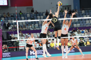 Eczacıbaşı Dynavit ile VakıfBank SK arasında oynanan FIVB Kulüpler Dünya