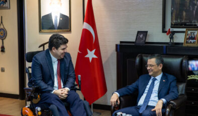 Özgür Özel’den Buca Belediyesi Başkanı Erhan Kılıç’a geçmiş olsun ziyareti