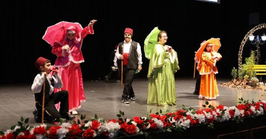 Milli Eğitim Bakanlığı’ndan özel okullara ‘örf-adet-gelenek’ temalı etkinlik talimatı Millî Eğitim Bakanlığı (MEB) özel okullarda düzenlenecek sosyal etkinlikler konusunda