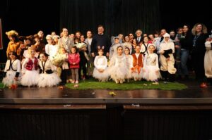 Karşıyaka Belediyesi ücretsiz tiyatro oyunları ve kursları ile sanata ve