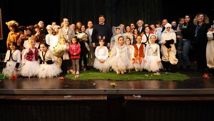 Karşıyaka’dan sanata tam destek: Binlerce yurttaş tiyatroyla buluştu