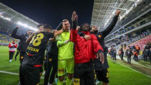 1’inci Lig’in 15’inci haftasında önemli rakiplerinden Gençlerbirliği’ni de deplasmanda 3-0