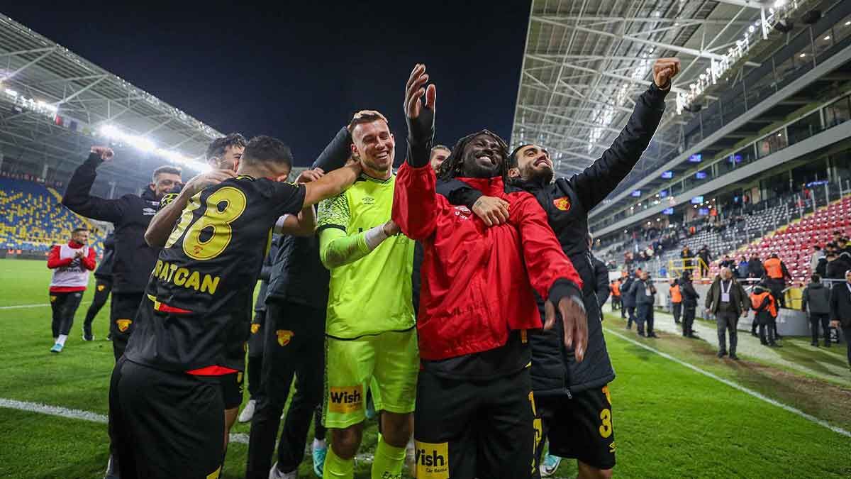 1’inci Lig’in 15’inci haftasında önemli rakiplerinden Gençlerbirliği’ni de deplasmanda 3-0