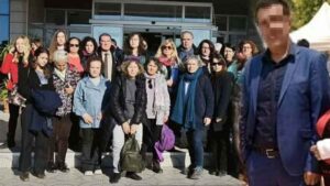 İzmir’in Urla ilçesinde müdür olarak görev yaptığı devlet kurumunda kadın