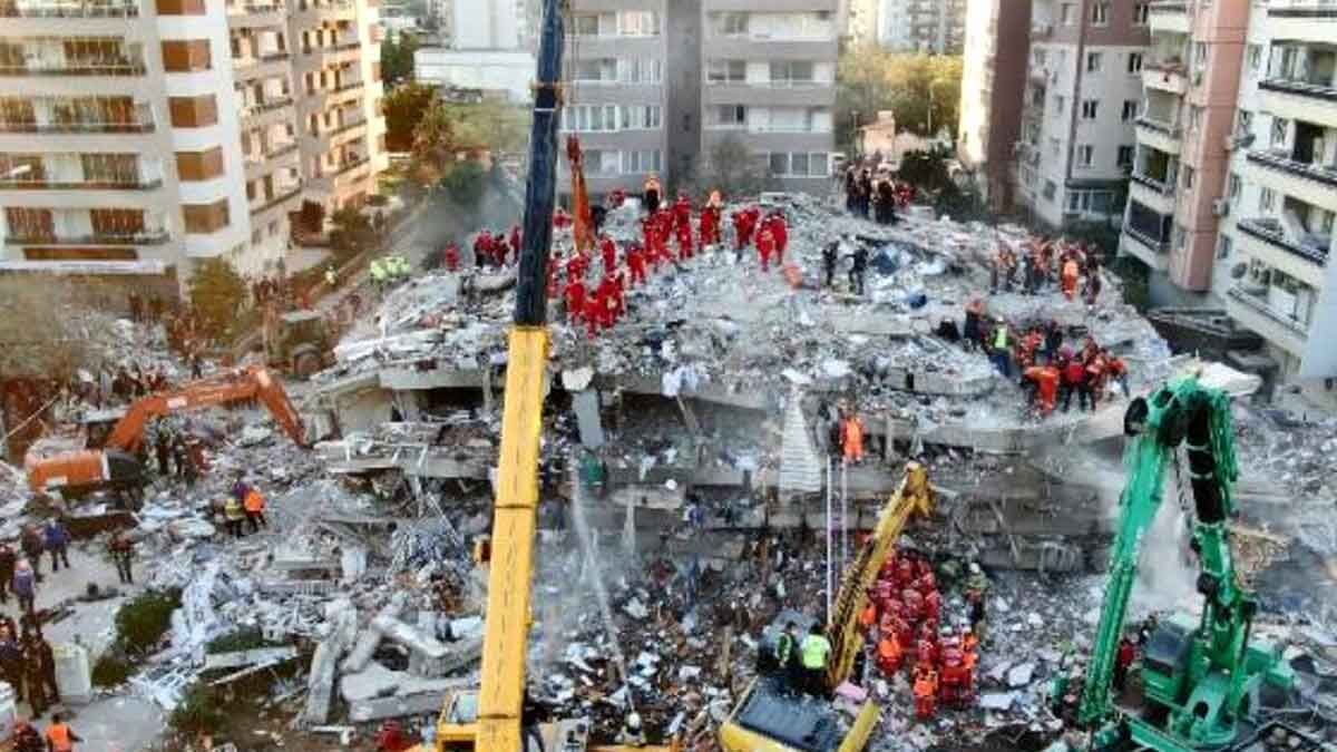 İzmir Dokuz Eylül Üniversitesi (DEÜ) Deprem Araştırma ve Uygulama Merkezi’nde