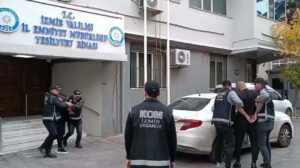İzmir’in Balçova ilçesinde, bir alışveriş merkezinin dışında bulunan restoranda alacak