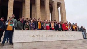 İzmir’in iki ezeli rakibi Göztepe ve Karşıyaka taraftarları, takımlarının Ankara’da