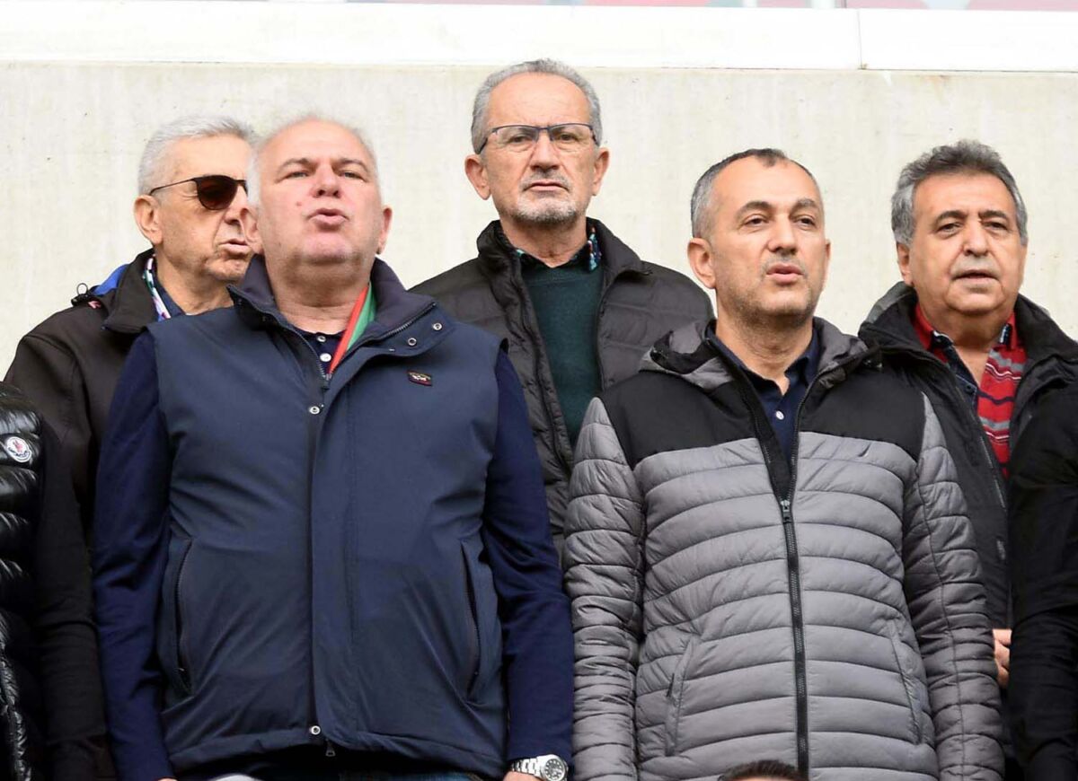 Karşıyaka’da yaşanan mali sorunlara Başkan Azat Yeşil el koydu Son iki maçında 5 puan kaybederek zirvenin 7 puan gerisine