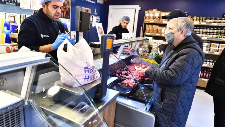 İzmirliler ucuz ve kaliteli et için Halkın Kasabı’na koşuyor: Günlük 5 ton et satışı