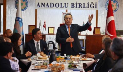Anadolu Birliğinden Başkan Batur’a tam destek: ‘İzmir tecrübe istiyor’