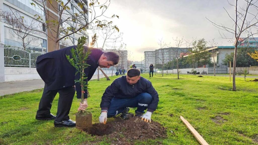 Karşıyaka'da meyve bahçelerindeki ağaç sayısı 980'e ulaştı