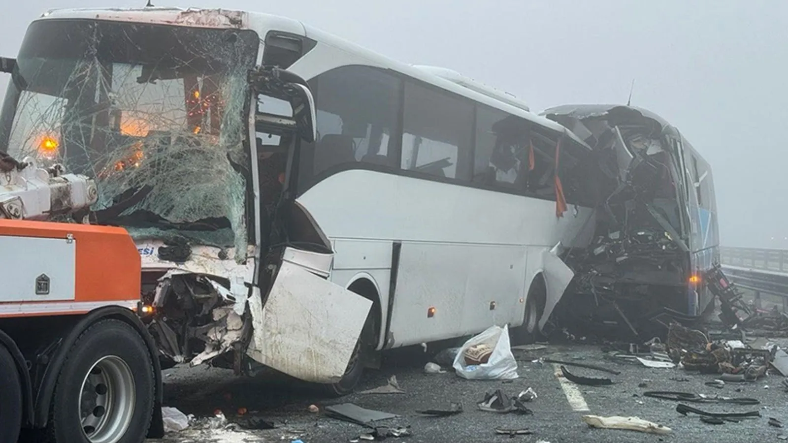 Kuzey Marmara Otoyolu’nun Sakarya bölgesinde 10 kişinin hayatını kaybettiği, 63