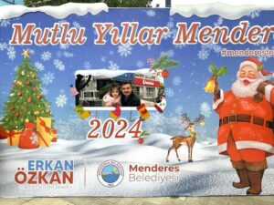 Menderes Belediyesi tarafından hatıra fotoğrafı çekimi için yeni yıl öncesi