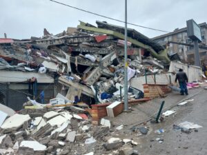 6 Şubat’ta meydana 7.7 ve 7.6’lık depremlerde, yıkılan, 44 kişinin