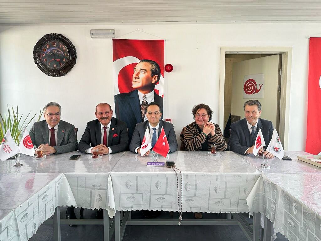 Günlerdir İzmir sokaklarını karış karış gezen İzmir Büyükşehir Belediye Başkan