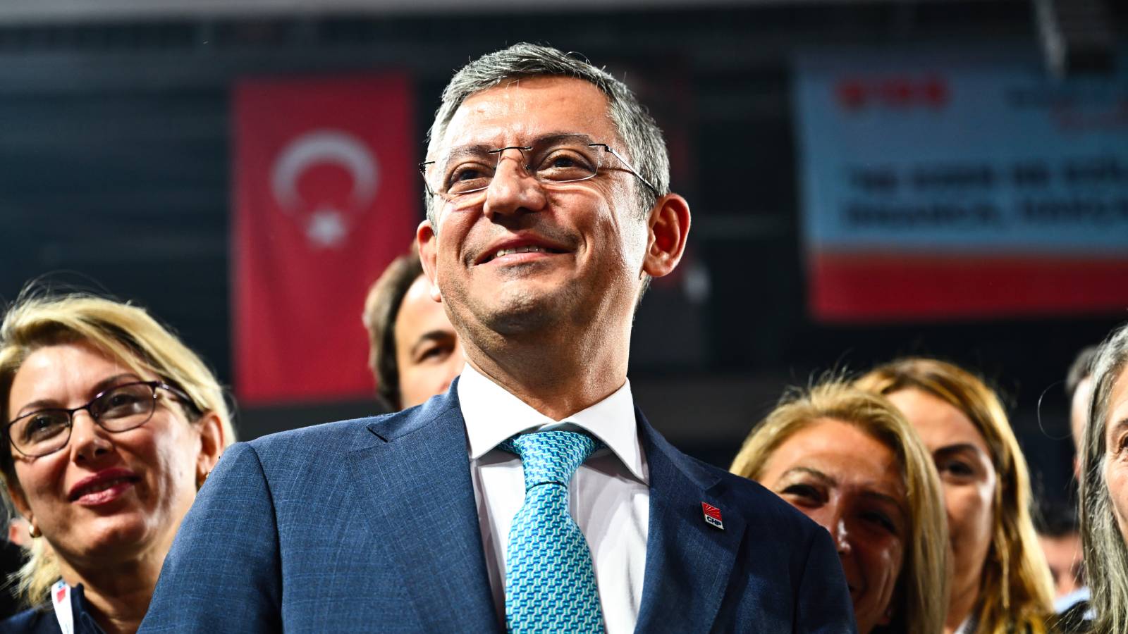CHP lideri Özel, yerel seçimlerde kadın partililere aday adayı başvurusunda