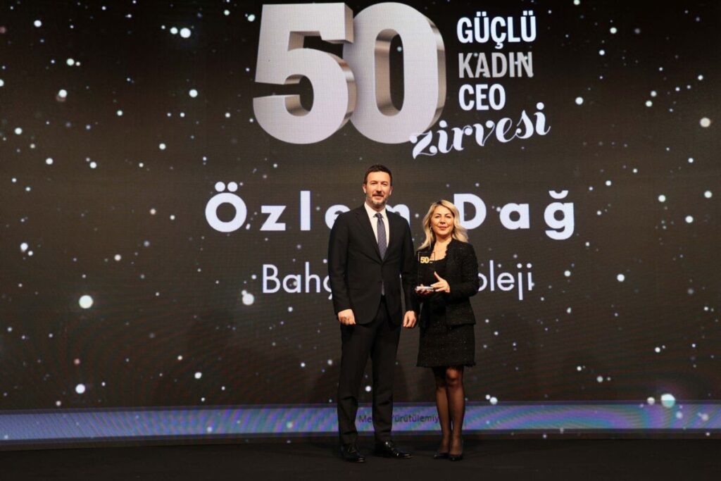 Bahçeşehir Koleji Genel Müdürü Özlem Dağ'a çifte liderlik ödülü
