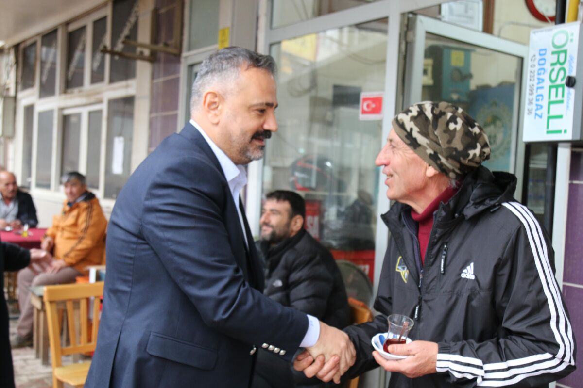 Cumhuriyet Halk Partisi (CHP) İzmir İl Başkanı Şenol Aslanoğlu ve