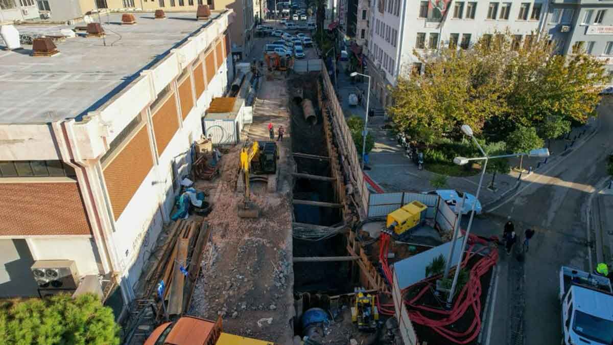 İzmir Büyükşehir Belediye Başkanı Tunç Soyer, Gümrük Pompa İstasyonu’ndaki bakım