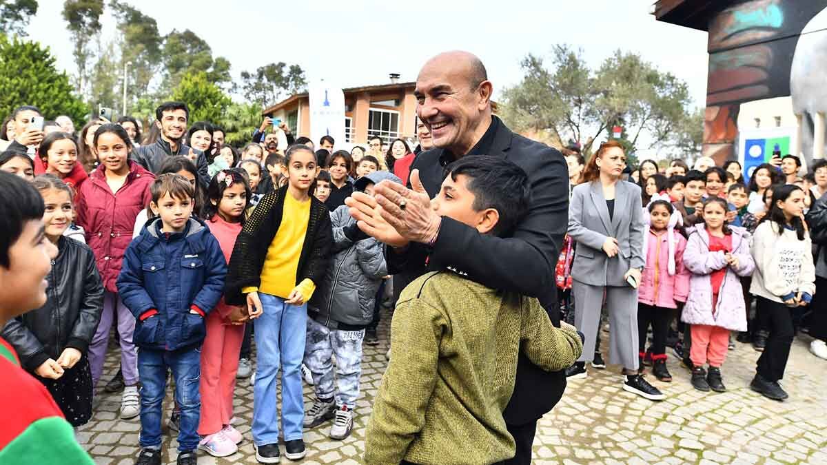 İzmir Büyükşehir Belediye Başkanı Tunç Soyer, “Mahallede Dayanışma Var” projesinin