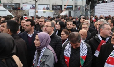 Dr. Mehmet Kasapoğlu Şehitlere Saygı ve Filistin’e Destek Yürüyüşüne Katıldı