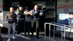 Kadıköy’de okul servisi kaçıran şüpheli, Ankara’da Cumhurbaşkanlığı Sarayı’na girmek isterken