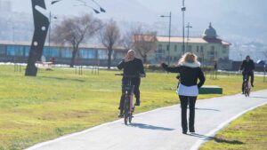 İzmir’de “Elektrik Destekli Akıllı Bisiklet Paylaşım Sistemi” hizmete girdi. Başkan
