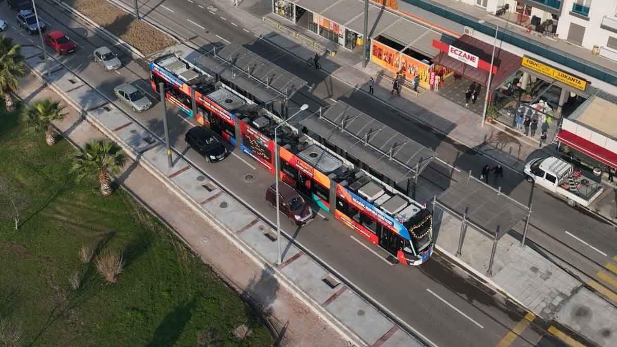 İzmir Büyükşehir Belediyesi tarafından yapımı tamamlanan Çiğli Tramvayı bugün hizmete