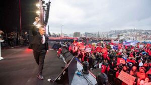 İzmir Büyükşehir Belediye Başkanı Tunç Soyer, Çiğli Tramvayı’nın açılışında önemli