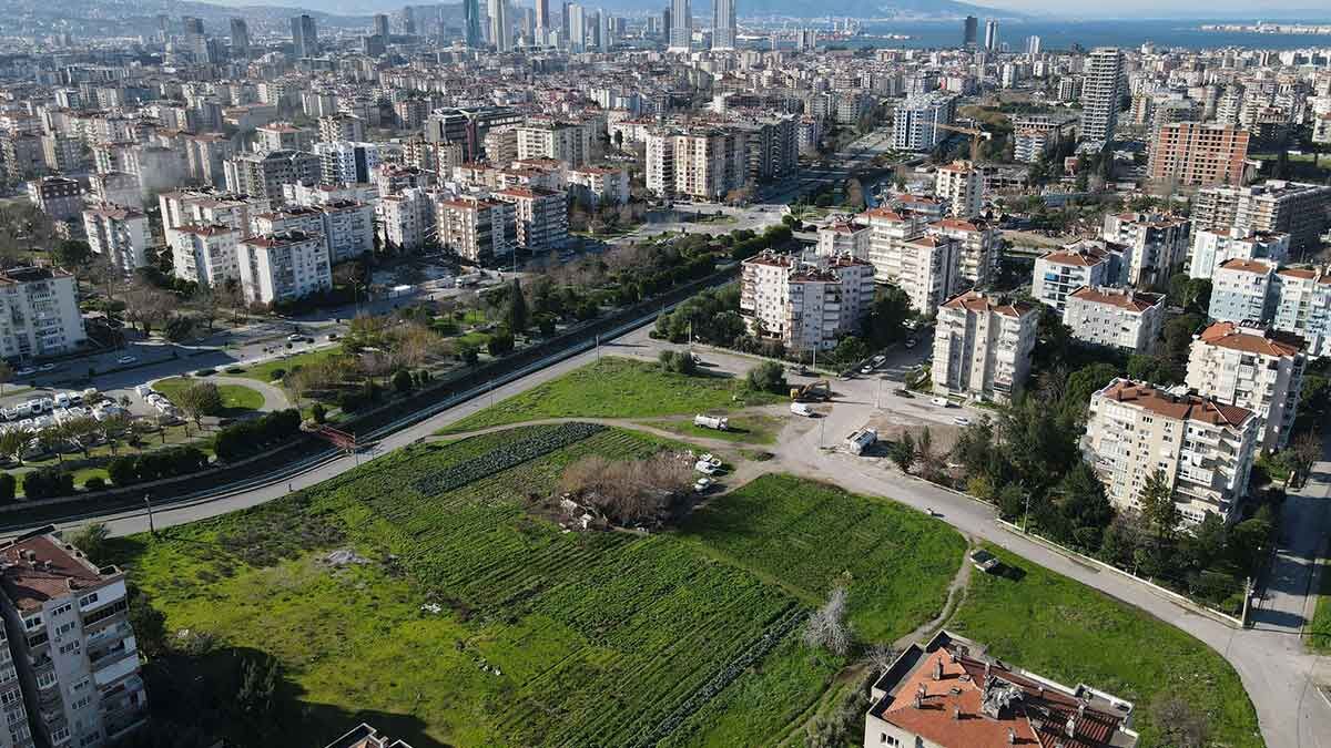 Bayraklı Belediye Başkanı Serdar Sandal, göreve geldiği günden bu yana