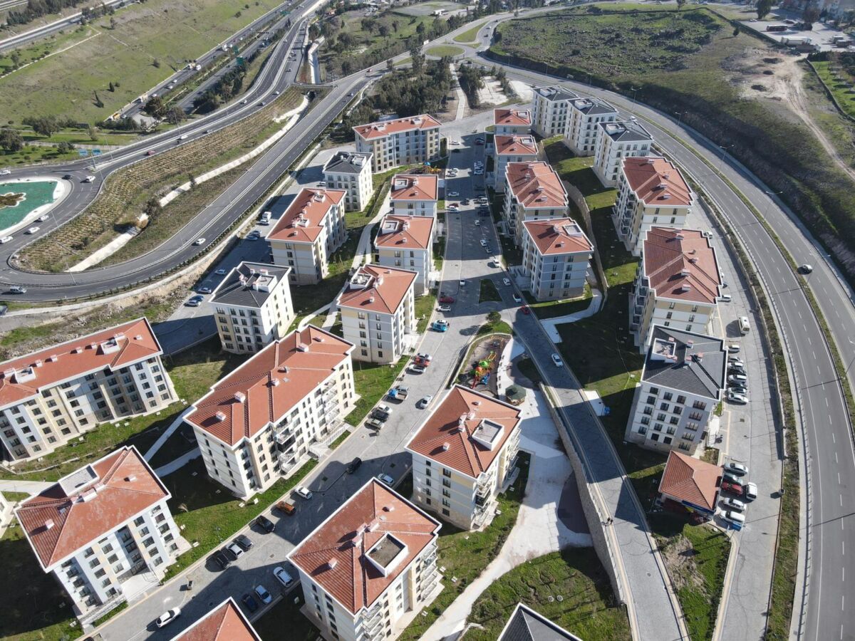 Bayraklı Belediye Başkanı Serdal Sandal TOKİ konutları için çevre düzenlemesi