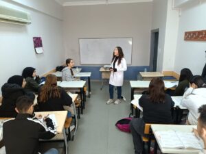 Bayraklı Belediyesi Sosyal Etkinlik Merkezi’nde ücretsiz sınavlara hazırlanan 8 ve