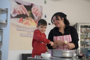 Bornova Belediyesi, Yarı yıl tatiline giren çocuklara Kurabiye Yapımı ve