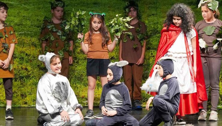 Gaziemir’in çocukları tiyatro sahnesinde büyüyor