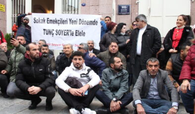 İzmir emekçilerinden Başkan Soyer’e destek: ‘Tunç Soyer’in ismi buraya gelene kadar, demokrasi nöbetine devam’
