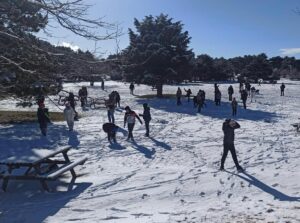 Konak Belediyesi Spor Okullarında kurs gören çocuklar, yarıyıl tatilinin tadını Spil