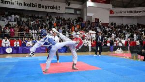 Bayraklı Belediyesi, 23 farklı branşta 25 bin sporcuya spor kurslarıyla