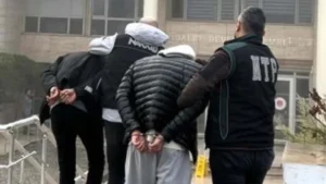 Kemalpaşa ilçesinde gerçekleşen bir polis operasyonunda, uyuşturucu ticareti yaptığı şüphelenilen