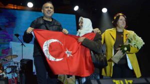 Sanatçı Haluk Levent, İzmir Karaburun’da 6. Karaburun Nergis Festivali’nde sahne