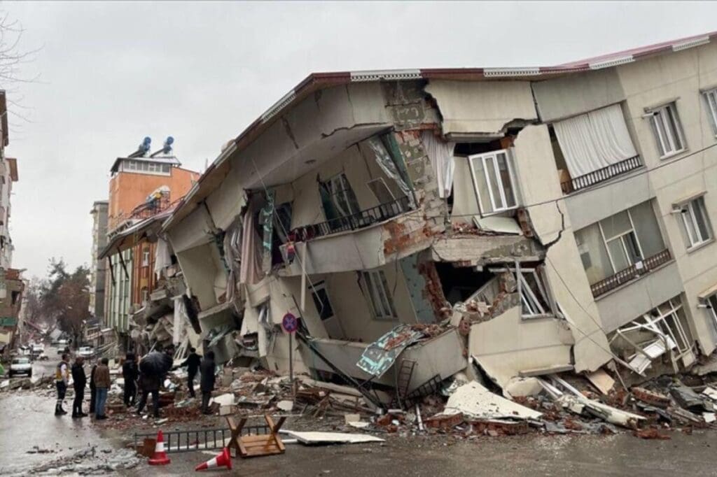 Naci Görür'den İzmir'de deprem uyarısı: İşte riskli bölgeler 4 izmir
