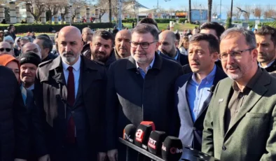 AK Parti İzmir Büyükşehir adayı Hamza Dağ, sahaya hızlı indi: ‘İzmir’i marka yapacağız’