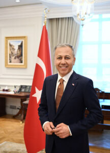 İçişleri Bakanı Ali Yerlikaya, İzmir’de 4,2 büyüklüğünde meydana gelen deprem