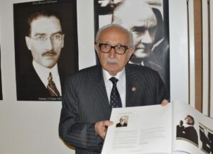 Mustafa Kemal Atatürk’e ömrünü adayan ve oluşturduğu 20 binden fazla