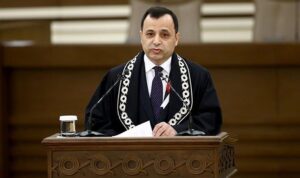 Anayasa Mahkemesi Başkanı Zühtü Arslan Hukuk Fakültesi öğrencileri ile bir