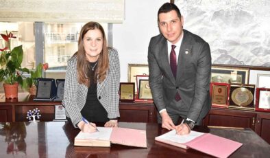 Balçova’da  Memurlarla toplu sözleşme imzalandı