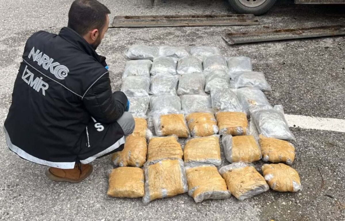 İzmir’in Bornova ilçesinde gerçekleşen bir olayda, polis tarafından durdurulan bir
