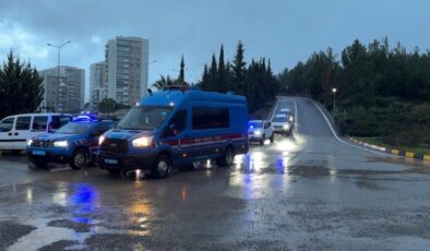 İzmir merkezli 12 kentte DEAŞ operasyonu: 15 zanlı gözaltında